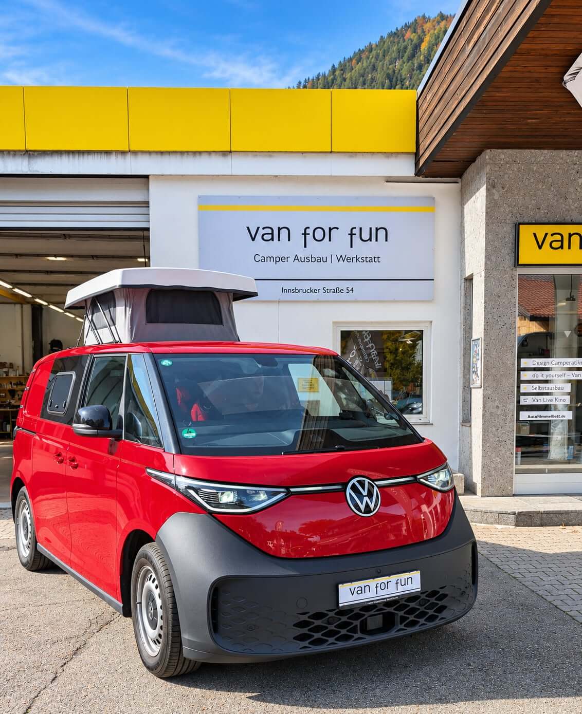 Elektro-Transporter als individueller Camper ausgebaut von van for fun